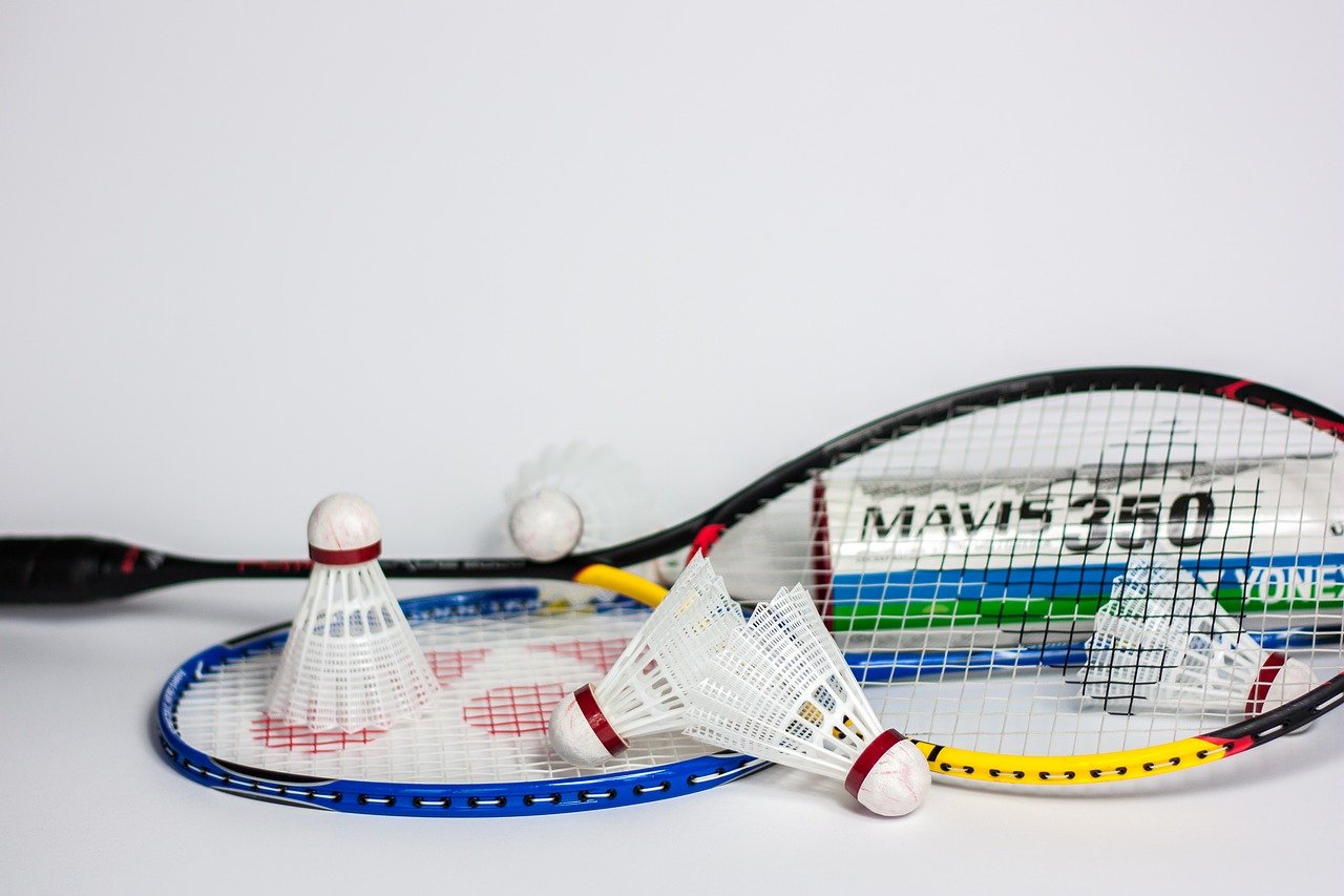 badminton, bat, ball-2646923.jpg